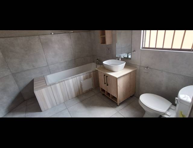 4 BEDROOM DUPLEX TO LET IN MODEL PARK